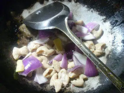 Make The purple onion fried pig intestines step 5