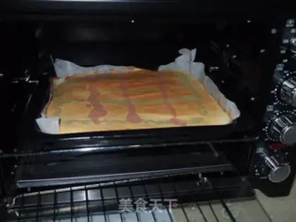 Make Tomatocake roll step 15