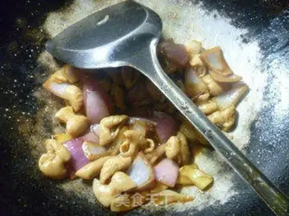 Make The purple onion fried pig intestines step 9