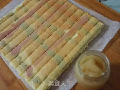 Make Tomatocake roll step 17