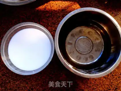 Make Coconut horse hoof cake step 0