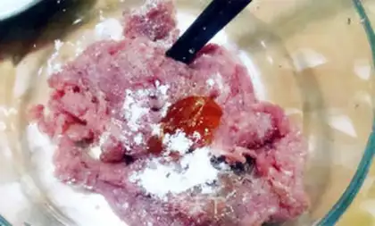 Make Melt sugar pork step 1