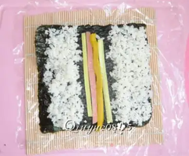 Make Flipping cherry sushi step 7