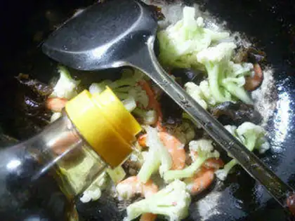 Make Black-middled shrimp casserole step 6