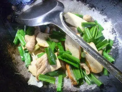 Make Garlic fried pig intestines step 7