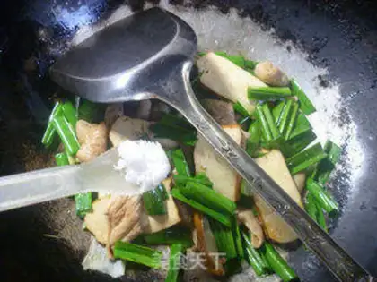 Make Garlic fried pig intestines step 8