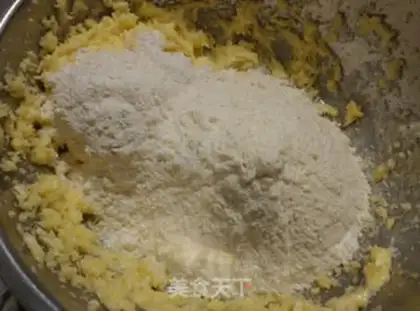 Make A wheeled cheese cookie step 2