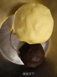 Make A wheeled cheese cookie step 3