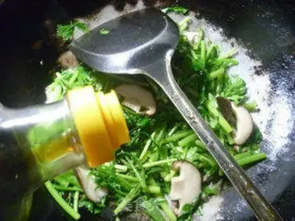 Make Fry mushrooms step 4