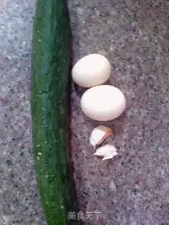 Make cucumber fried duck eggs step 0