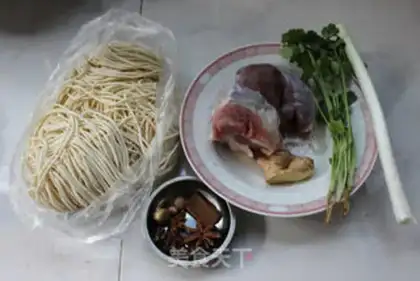 Make Red beef noodles step 0