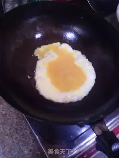 Make cucumber fried duck eggs step 3