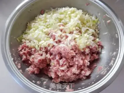 Make Kyoyo onion meat bun step 5