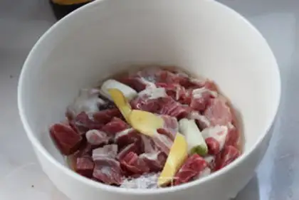Make Red beef noodles step 2