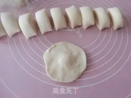 Make Kyoyo onion meat bun step 8