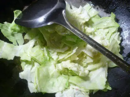 Make Shrimp and cabbage step 4