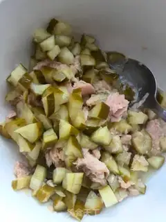 Make Cucumber salad with tuna acid step 4