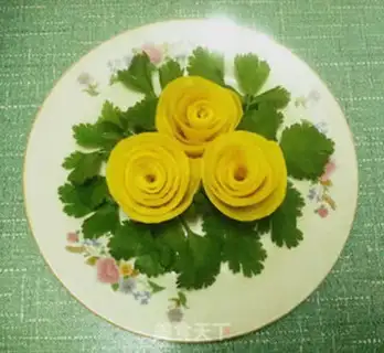 Make Rose omelet step 1
