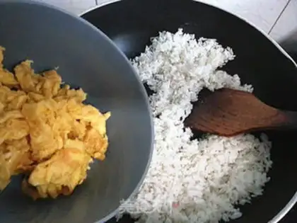 Make Shrimp corn fried rice step 7