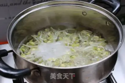 Make Roasted bean sprouts step 1