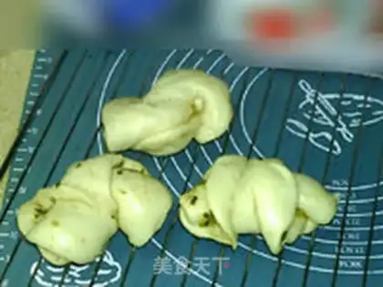 Make Bread roll step 17