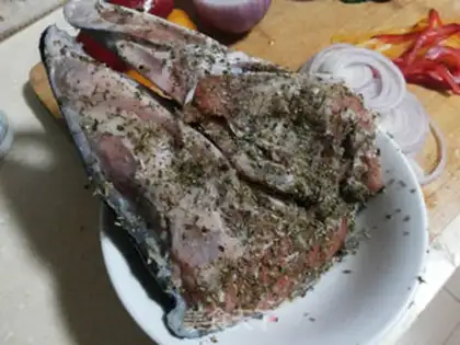 Make Fried salmon head step 0