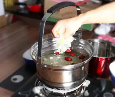 Make Silver Ear Lotus soup step 5