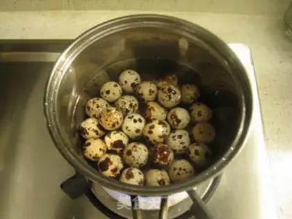 Make Coke eggs step 1