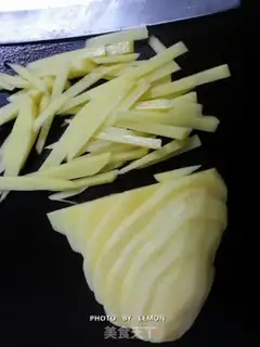 Make Spicy potatoes step 1