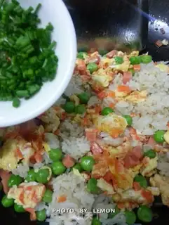 Make Yangzhou fried rice step 9