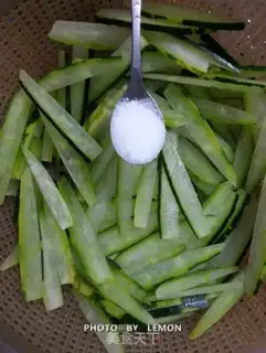 Make Cleaning up the winter melon step 3