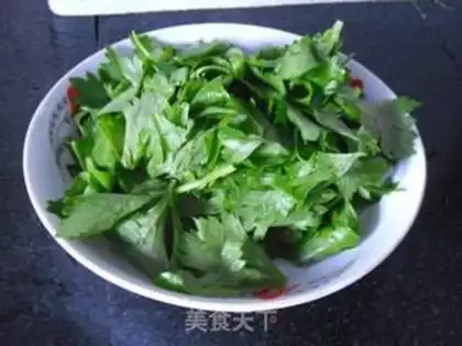 Make Garlic celery leaves step 0