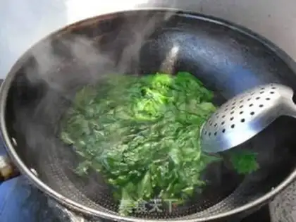 Make Garlic celery leaves step 1