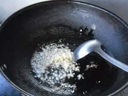 Make Garlic celery leaves step 3