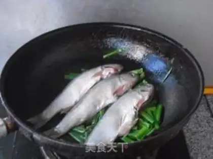 Make Burning fish in the season step 1