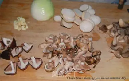 Make CHICKEN FUNGUS PIZZA step 0