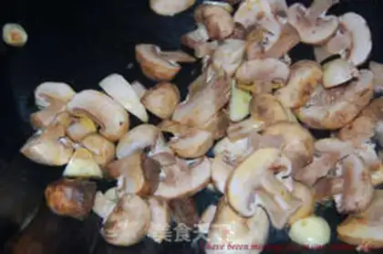 Make CHICKEN FUNGUS PIZZA step 5