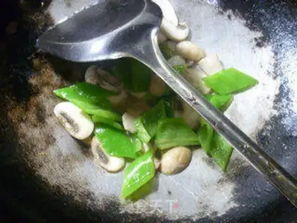 Make Precious mushroom fried eggs step 6