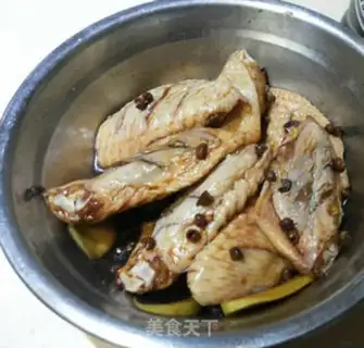 Make Pepper steamed chicken wings step 1