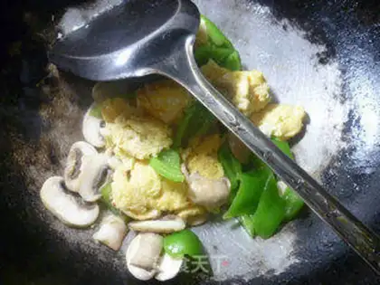 Make Precious mushroom fried eggs step 7