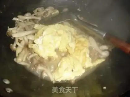 Make Crab mushrooms and fried eggs step 4