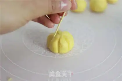 Make mini pumpkin cookies step 7