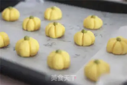 Make mini pumpkin cookies step 9