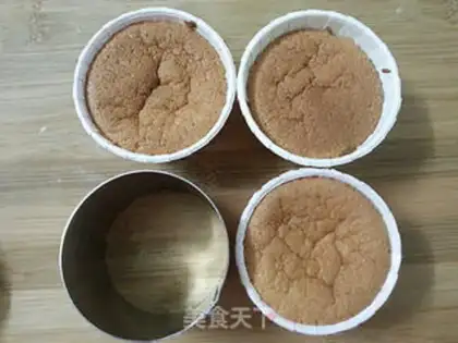 Make Christmas candy cake step 15