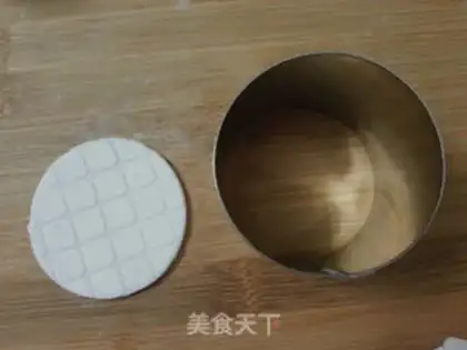 Make Christmas candy cake step 18