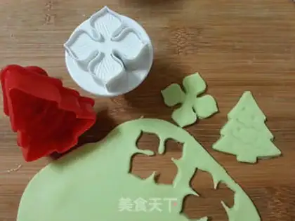 Make Christmas candy cake step 20