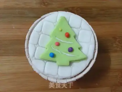 Make Christmas candy cake step 22