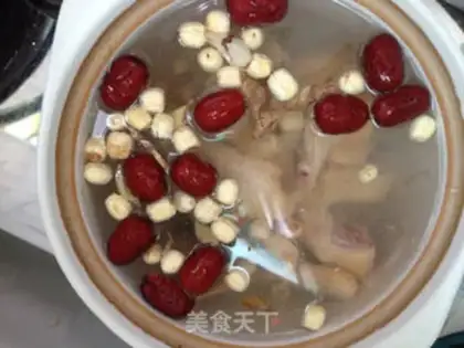 Make Lotus lily chicken soup step 4