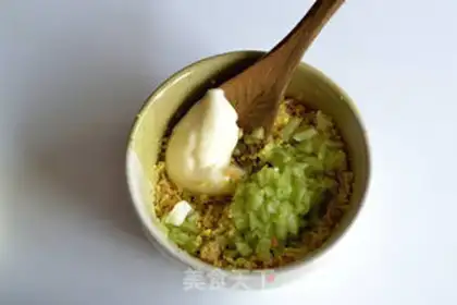 Make The sailboat salad step 1