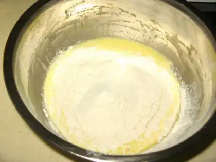 Make Gradual cream bouquet cake step 4